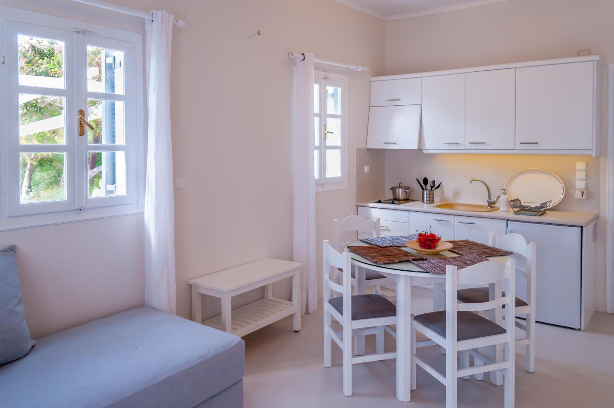Milos Bay Suites Adamantas  Zimmer foto