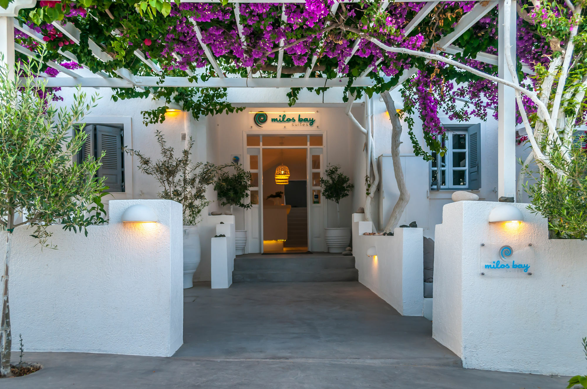 Milos Bay Suites Adamantas  Exterior foto